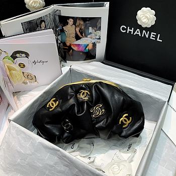 Chanel Cloud Bag AS2137 Size 16 x 27.5 x 14 cm