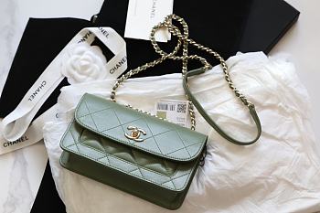 Chanel Flap Bag Green Size 12 × 20 × 8 cm