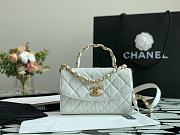 Chanel Handle Bag White Size 12.5 x 19.5 x 7.5 cm - 1