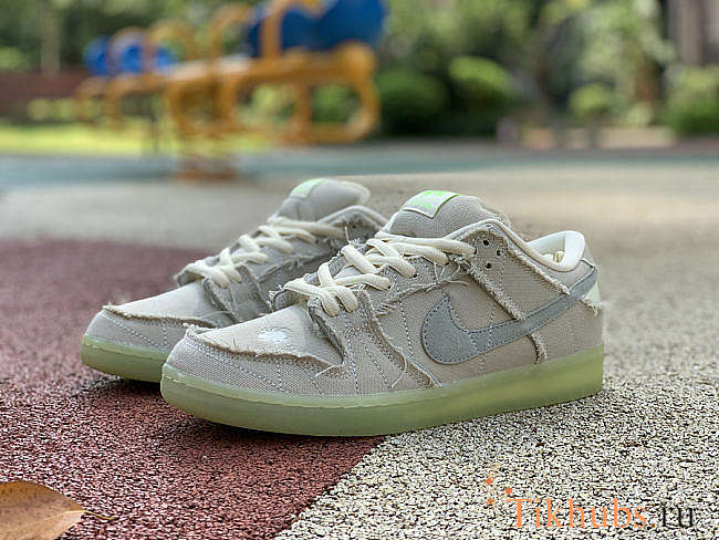 Nike Dunk Low SB 'Mummy' - DM0774 111 - 1