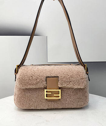 Fendi Baguette 8520 Size 28 x 17 x 14 cm