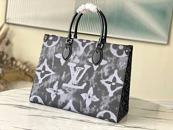 LV Onthego M44586 Size 34 x 26 x 13 cm