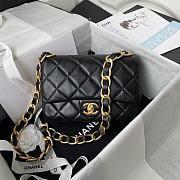 Chanel Flap Bag Black Size 22 × 5 × 15.5 cm - 1