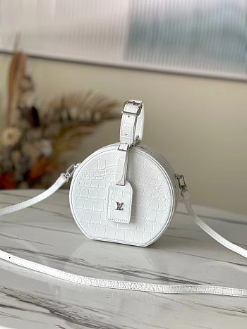LV Petite Boite Chapeau Handbag Crocodile Pattern White M43514 Size 17.5 x 16.5 x 7.5 cm