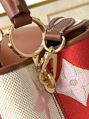 Louis Vuitton Capucines BB Red Buckle M57651 Size 27 x 18 - 3