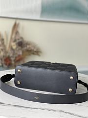 LV Capucines Handbag Black M59225 Size 31.5 x 20 x 11 cm - 2