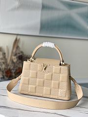 LV Capucines Handbag Beige M59225 Size 31.5 x 20 x 11 cm - 1