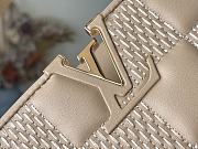 LV Capucines Handbag Beige M59225 Size 27 x 18 x 9 cm - 4