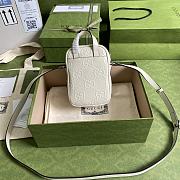 Gucci GG Embossed Mini Bag In White Leather 658553 Size 11.5 × 17 × 4 cm - 2