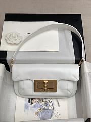 Chanel Underarm Bag White Size 27 x 14 x 5 cm - 1