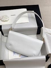 Chanel Underarm Bag White Size 27 x 14 x 5 cm - 6