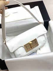 Chanel Underarm Bag White Size 27 x 14 x 5 cm - 5