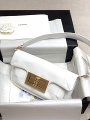 Chanel Underarm Bag White Size 27 x 14 x 5 cm - 4