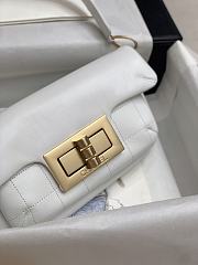 Chanel Underarm Bag White Size 27 x 14 x 5 cm - 2