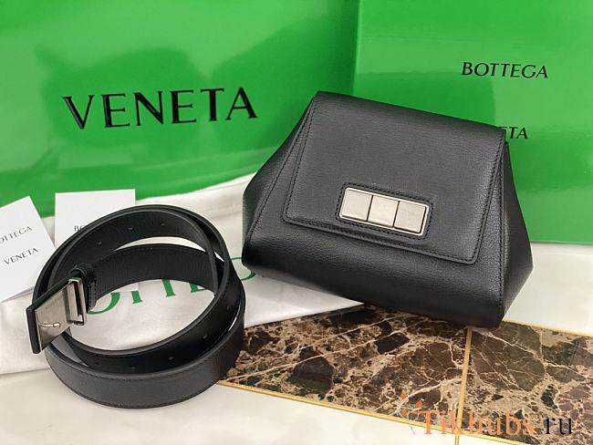 Bottega Veneta Trapezoid Waist Bag Black 631117 Size 21.5 x 6.5 x 14.5 cm - 1