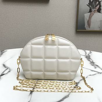 Bottega Veneta Mini Box Chain Shell Bag White Size 11 x 14 x 16 cm