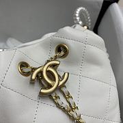 Chanel Pearl Chain Bucket Bag White Size 19 x 17 cm - 5