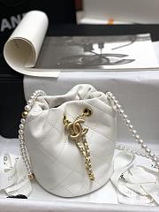 Chanel Pearl Chain Bucket Bag White Size 19 x 17 cm - 3