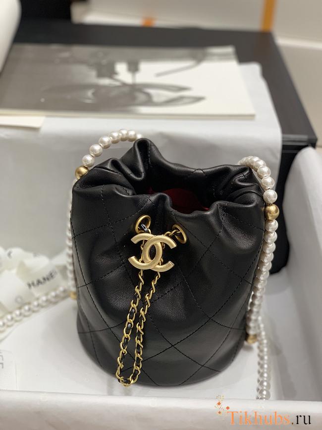 Chanel Pearl Chain Bucket Bag Black Size 19 x 17 cm - 1