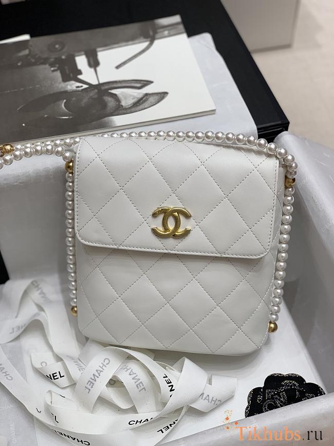 Chanel Pearl Chain Bag White Size 20 x 19 x 8 cm - 1