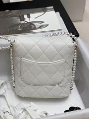 Chanel Pearl Chain Bag White Size 20 x 19 x 8 cm - 3