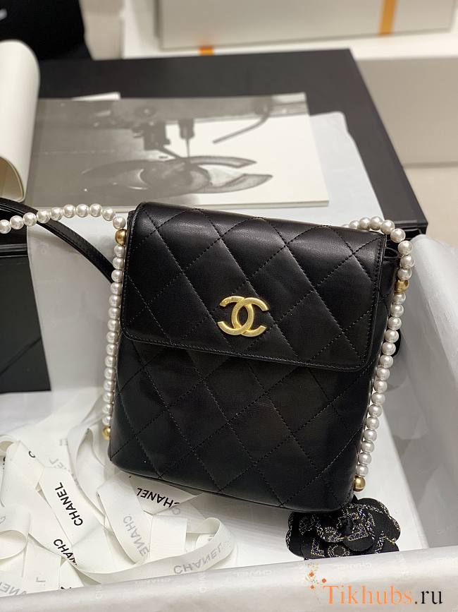 Chanel Pearl Chain Bag Black Size 20 x 19 x 8 cm - 1