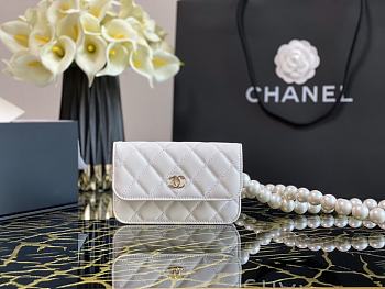 Chanel Pearl Shoulder Strap Chest Bag White Size 9.5 x 15.2 x 3.5 cm