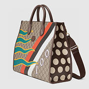 Gucci Medium Tote With Geometric Print In GG Supreme 674148 Size 37.5 × 33 × 15.5 cm - 3