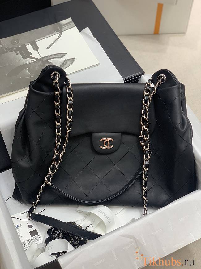 Chanel Messenger Bag Size 37 x 26 cm - 1