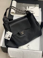 Chanel Messenger Bag Size 37 x 26 cm - 2