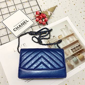 Chanel Calfskin Chain Bag Pearlescent Blue 86025 Size 19 cm