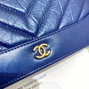 Chanel Calfskin Chain Bag Pearlescent Blue 86025 Size 19 cm - 5