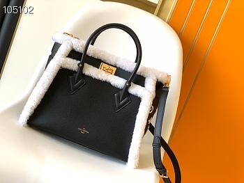 LV On My Side PM High End Leathers Handbags Black M58908 Size 25 x 20 x 12 cm