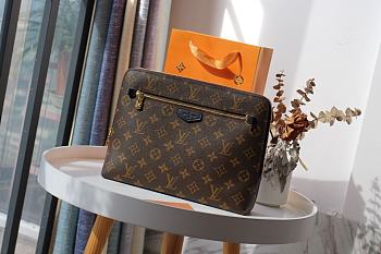 Louis Vuitton New Pouch Monogram M60417 Size 21 x 27 x 5 cm