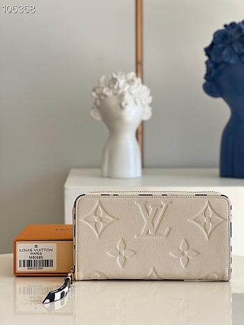 LV Zipper Wallet White Leopard Print M80685 Size 19.5 x 10.5 x 2.5 cm