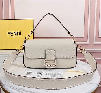 Fendi Baguette 600 Size 28 x 6 x 13 cm