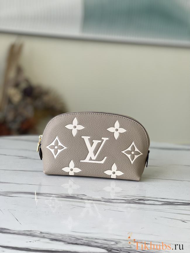 LV Pochette Cosmetique Pm Cream M45951 Size 17 x 12 x 6 cm - 1