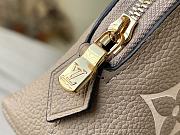 LV Pochette Cosmetique Pm Cream M45951 Size 17 x 12 x 6 cm - 4