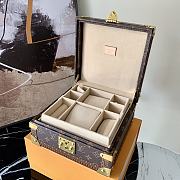 LV Jewelry Case Beige Size 23 x 11 x 23 cm - 1