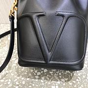 Vlogo Walk Calfskin Bucket Bag Black Size 18 x 20.5 x 10 cm - 4