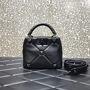 Valentino Enameled Stud The Handle Bag Black Size 20 x 9 x 15 cm - 1