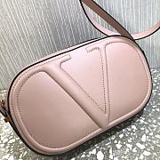 Valentino Garavani V Crossbody Pink Bag Size 25 x 15.5 x 6 cm - 2