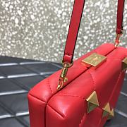 Valentino Roman Stud Red Clutch Size 20 x 5 x 14 cm - 2