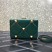 Valentino Roman Stud Green Clutch Size 20 x 5 x 14 cm - 1
