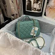 Chanel Messenger Bag Teal Color 93749 Size 19 x 7 x 14 cm - 2