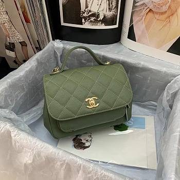 Chanel Messenger Bag Green 93749 Size 19 x 7 x 14 cm