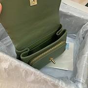 Chanel Messenger Bag Green 93749 Size 19 x 7 x 14 cm - 6