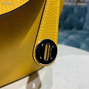 Hermes Lindy Leather Handbag Yellow Size 26 x 14 x 18 cm - 5