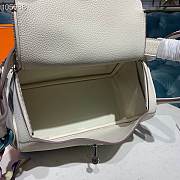 Hermes Lindy Leather Handbag White Size 26 x 14 x 18 cm - 4