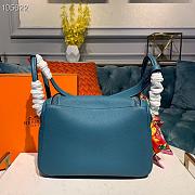 Hermes Lindy Leather Handbag Cornflower Blue Size 26 x 14 x 18 cm - 5